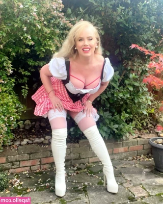 British 00's Porn [ british-00-s-porn ] - Tip as I TOWER over you smirking at my superior size  If you re lucky