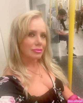 British 00's Porn [ british-00-s-porn ] - Why am i alone  i just desperatly need someone to come and fuck my