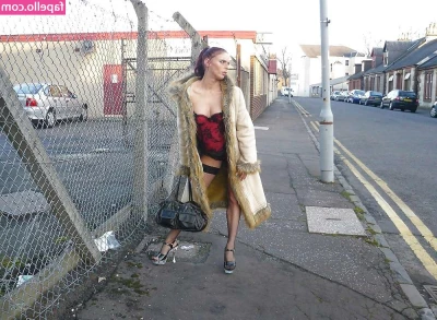 British 00's Porn [ british-00-s-porn ] - would you date a hairy girl like me?