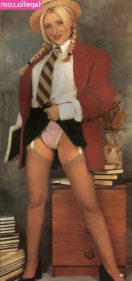 British 00's Porn [ british-00-s-porn ] - I just love my thick thighs    What do you think    Comment your