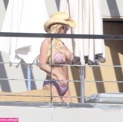 Jessica Simpson [ jessica-simpson ] - FREE subscription Slip and slide in my dms     solo sexy milf   I