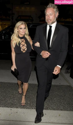 Jessica Simpson [ jessica-simpson ] - Watch Porn With Mama! See what turns her on while you jerk your life