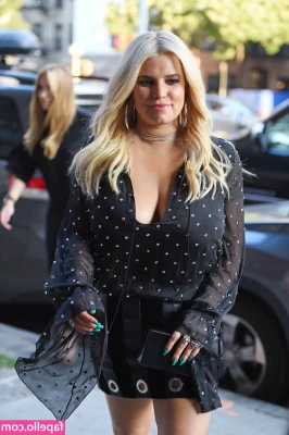 Jessica Simpson [ jessica-simpson ] - Nakey
