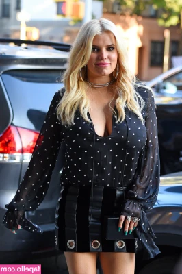 Jessica Simpson [ jessica-simpson ] - Everyday is leg day in my world 🌎