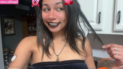 grippieredd - If you didn't find this NEW scene in your dm's this morning. . . it's