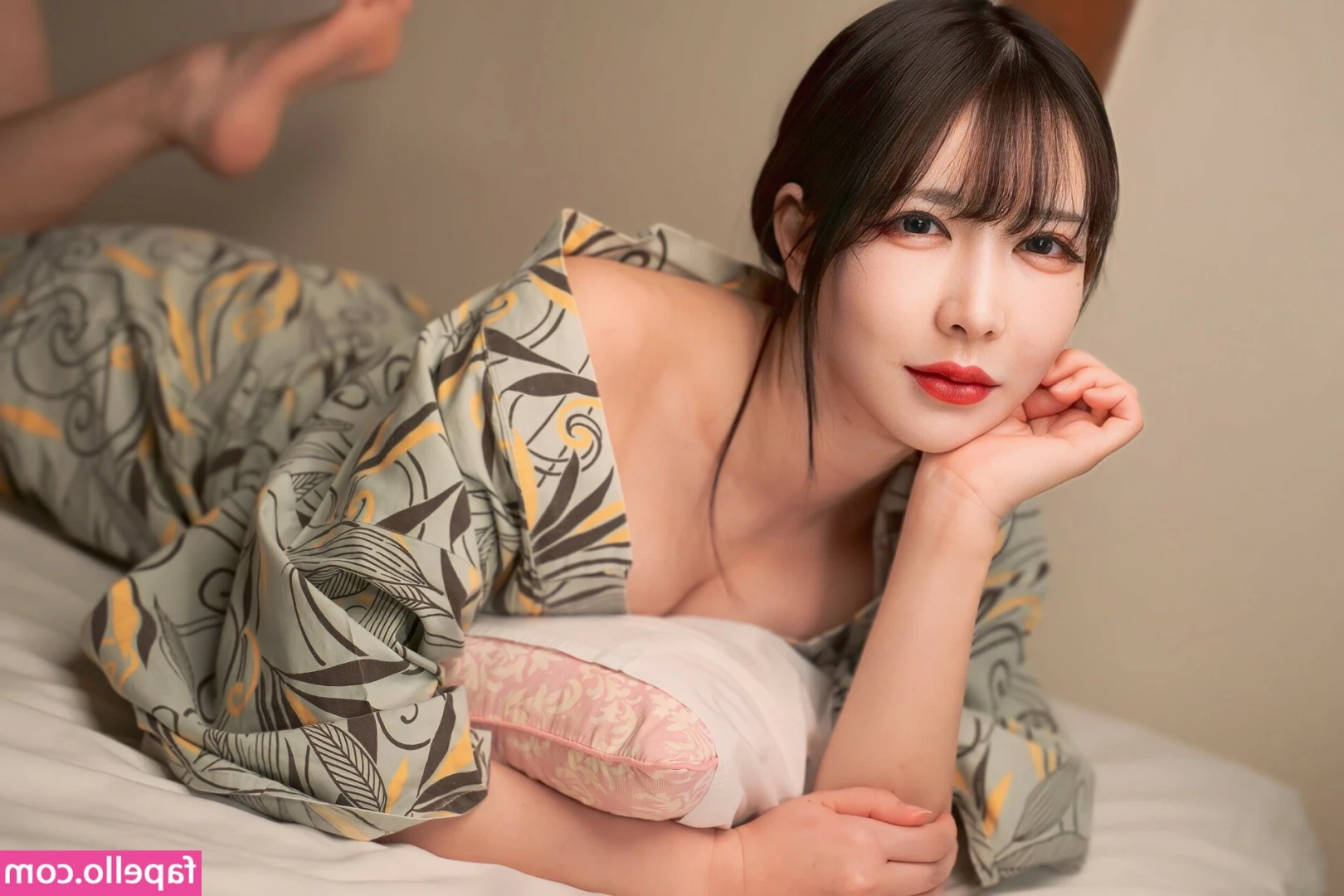 Mochioka Kiku [ mochioka-kiku ] - My asshole is saying “Hey! lick me!”
