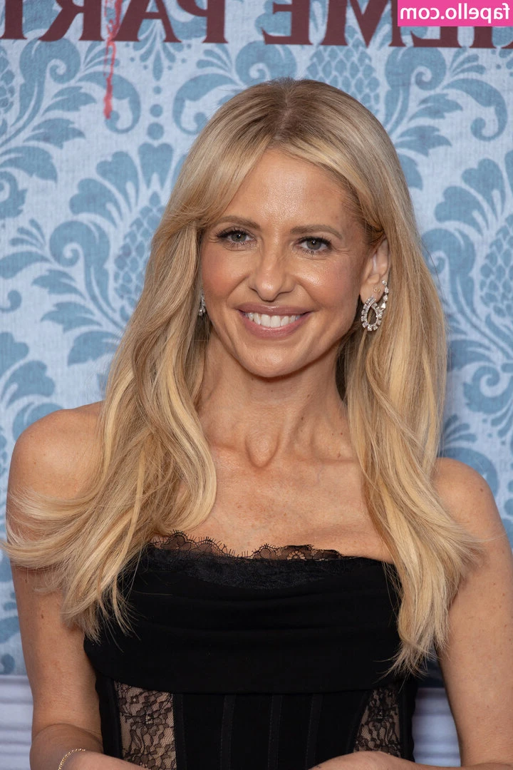Sarah Michelle Gellar [ sarah-michelle-gellar ] - Felt horny, did cum later!