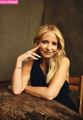 Sarah Michelle Gellar [ sarah-michelle-gellar ] - A little Stripper Sunday warm up haha! Silly Saturday for JoJo 😝