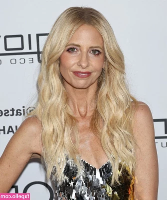 Sarah Michelle Gellar [ sarah-michelle-gellar ] - Barefoot Season is here