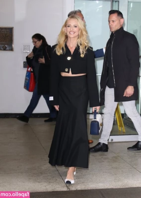 Sarah Michelle Gellar [ sarah-michelle-gellar ] - Happy Saturday