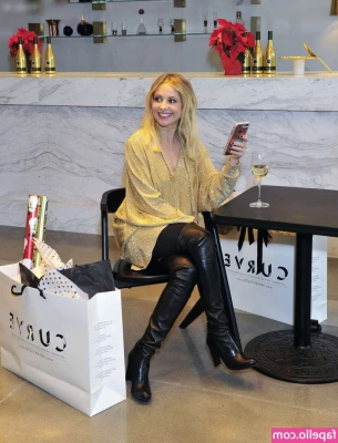 Sarah Michelle Gellar [ sarah-michelle-gellar ] - What gorgeous lighting