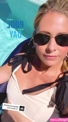 Sarah Michelle Gellar [ sarah-michelle-gellar ] - night time or what? 🙄