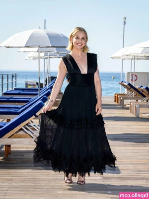 Sarah Michelle Gellar [ sarah-michelle-gellar ] - Handsome Awkward part 1