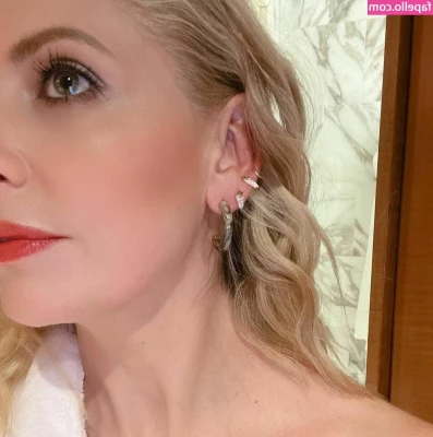 Sarah Michelle Gellar [ sarah-michelle-gellar ] - A big shout out to all my new subscribers! Welcome to my page