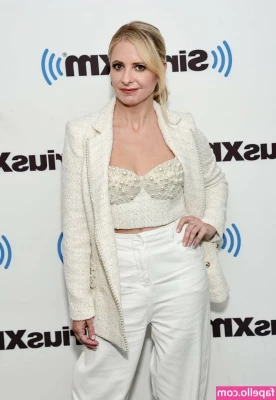 Sarah Michelle Gellar [ sarah-michelle-gellar ] - Love my new outfit 🖤🖤🖤🎁🎁