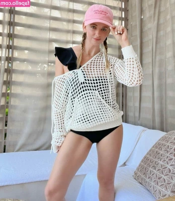 Sarah Michelle Gellar [ sarah-michelle-gellar ] - wanna take everything off me baby? You go ahead then and don't hold