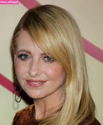 Sarah Michelle Gellar [ sarah-michelle-gellar ] - Message me in the DMs #NEWSET to get the full set with the naughty