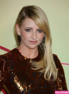 Sarah Michelle Gellar [ sarah-michelle-gellar ] - Not enough room to force that dick between
