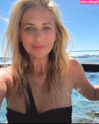 Sarah Michelle Gellar [ sarah-michelle-gellar ] - Los dias Frios son para estar en cama