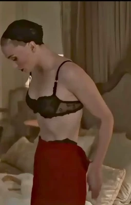  [ sophie-turner-1 ] - Can you warm me up