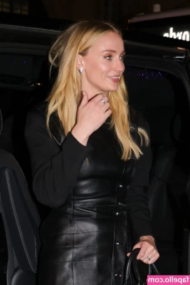 Sophie Turner [ sophie-turner-1 ] - 🤍 FREE FREE FREE🤍 @hotlucia_free  🤍talk to me and tell me