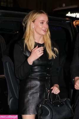 Sophie Turner [ sophie-turner-1 ] - save a horse, ride me