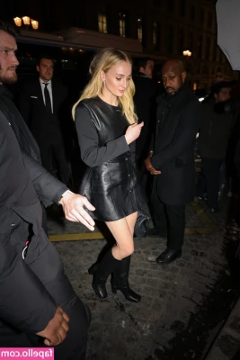 Sophie Turner [ sophie-turner-1 ] - Happy hump day  lots of pics today because I m once again showing off
