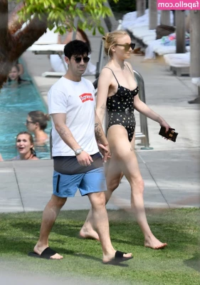 Sophie Turner [ sophie-turner-1 ] - I can never complain about Friday s