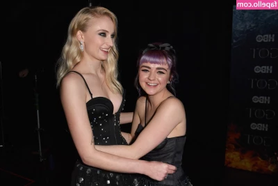 Sophie Turner [ sophie-turner-1 ] - Alguien que quiera chuparme las tuyas