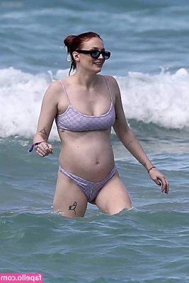 Sophie Turner [ sophie-turner-1 ] - sucking daddy s dick yum