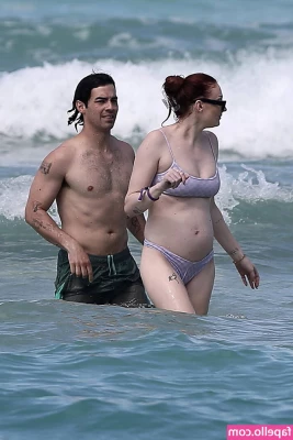 Sophie Turner [ sophie-turner-1 ] - Who wants my webbing    Come stroke Spidey cock