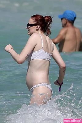 Sophie Turner [ sophie-turner-1 ] - Come follow me so i can ride you