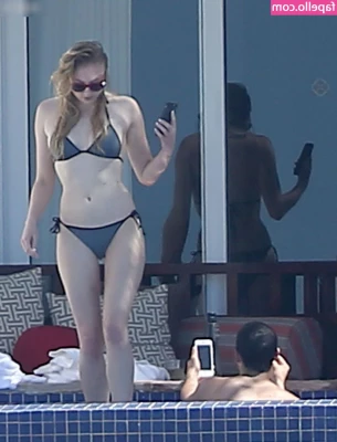 Sophie Turner [ sophie-turner-1 ] - guess my fave dessert