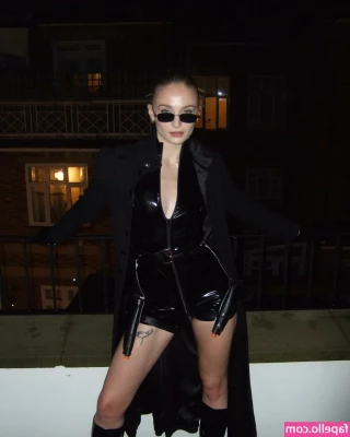 Sophie Turner [ sophie-turner-1 ] - Fresh pedicure    OnlyFans  Feet  Toes  Pedicure