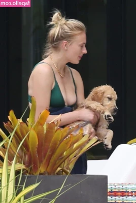 Sophie Turner [ sophie-turner-1 ] - burping  and round belly    this week I m going to film a new weigh