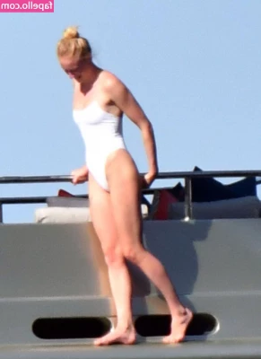 Sophie Turner [ sophie-turner-1 ] - I d rather regret the things I ve done than regret the things I haven
