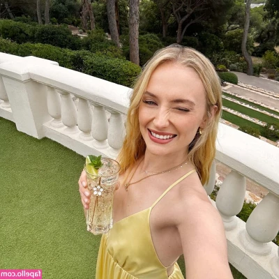 Sophie Turner [ sophie-turner-1 ] - Come Tackle me in the EndZone Daddy  Cause This Lil Mama Needs a Big