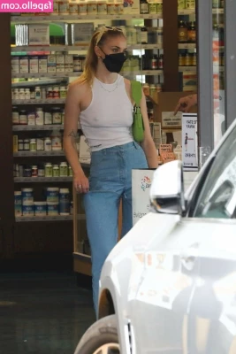 Sophie Turner [ sophie-turner-1 ] - Red doesn t look too bad on me