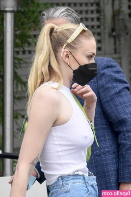 Sophie Turner [ sophie-turner-1 ] - Happy Saturday