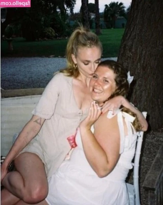Sophie Turner [ sophie-turner-1 ] - In the process of getting rid of this page  Thanks for all of your