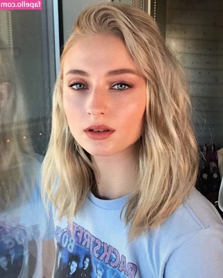 Sophie Turner [ sophie-turner-1 ] - i’ve been a good girl🤍