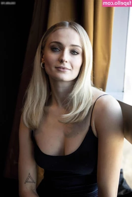 Sophie Turner [ sophie-turner-1 ] - Do you want this soft sole in your face
