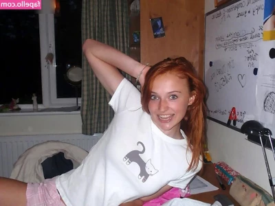 Sophie Turner [ sophie-turner-1 ] - Drea tried helping me look more goth for our goth-themed stream today