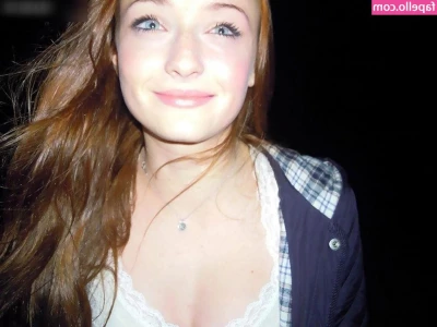 Sophie Turner [ sophie-turner-1 ] - hola