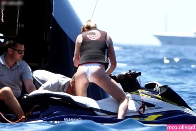 Sophie Turner [ sophie-turner-1 ] - Hello  Everyone   I am back from my travels and will be responding to