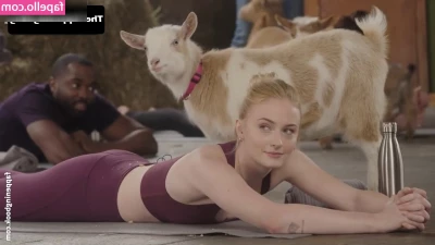 Sophie Turner [ sophie-turner-1 ] - Smell em