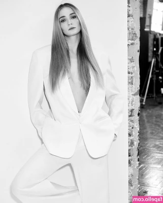 Sophie Turner [ sophie-turner-1 ] - DONT MISS OUT THIS ONE  THE FANTASIES I HAVE PLAYING IN MY MIND COULD