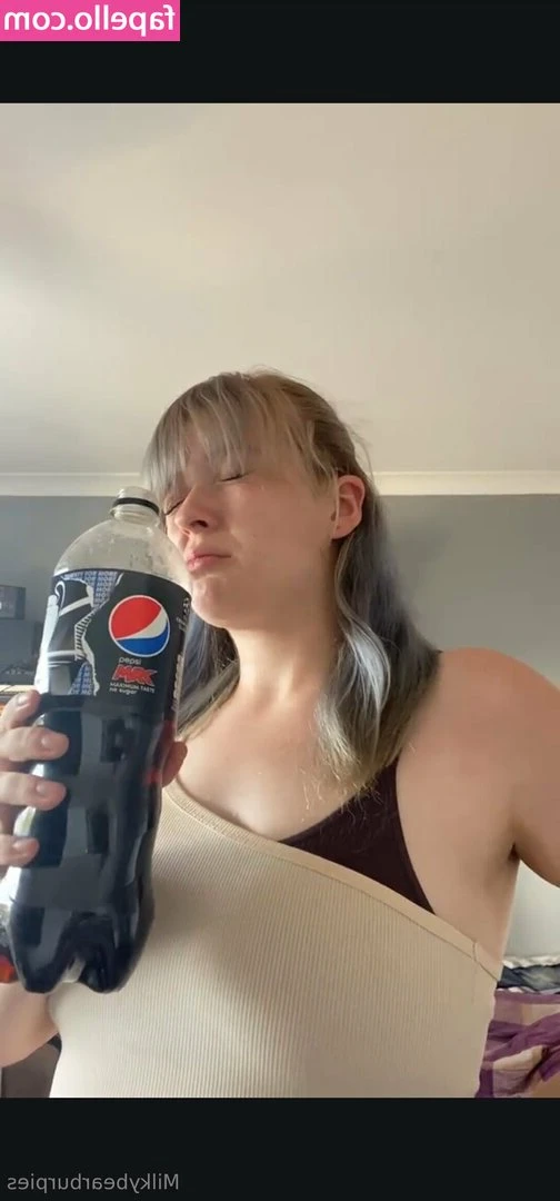 milkybearburpies - is my pussy hot? 🥵 would you lick it?