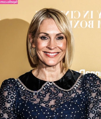 Jenni Falconer [ jenni-falconer ] - Hello