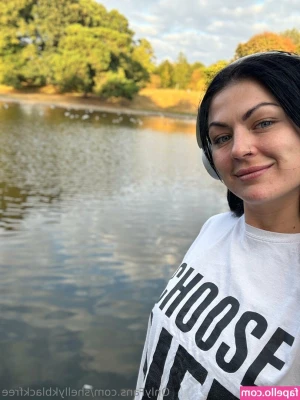shellykblackfree - Are you guys more of a boobs or bum...?